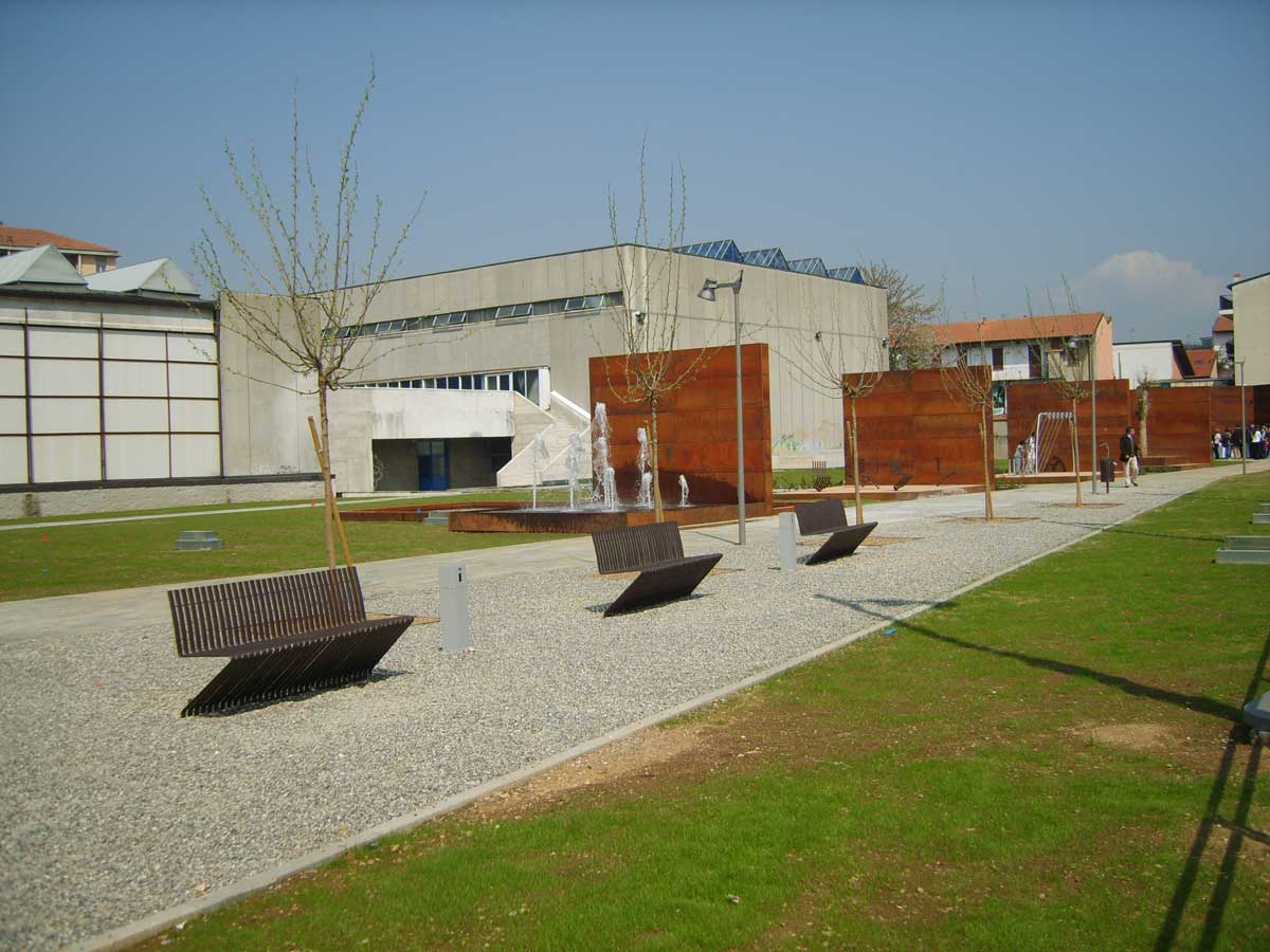 Fenicia Straight com Costas - Image 3